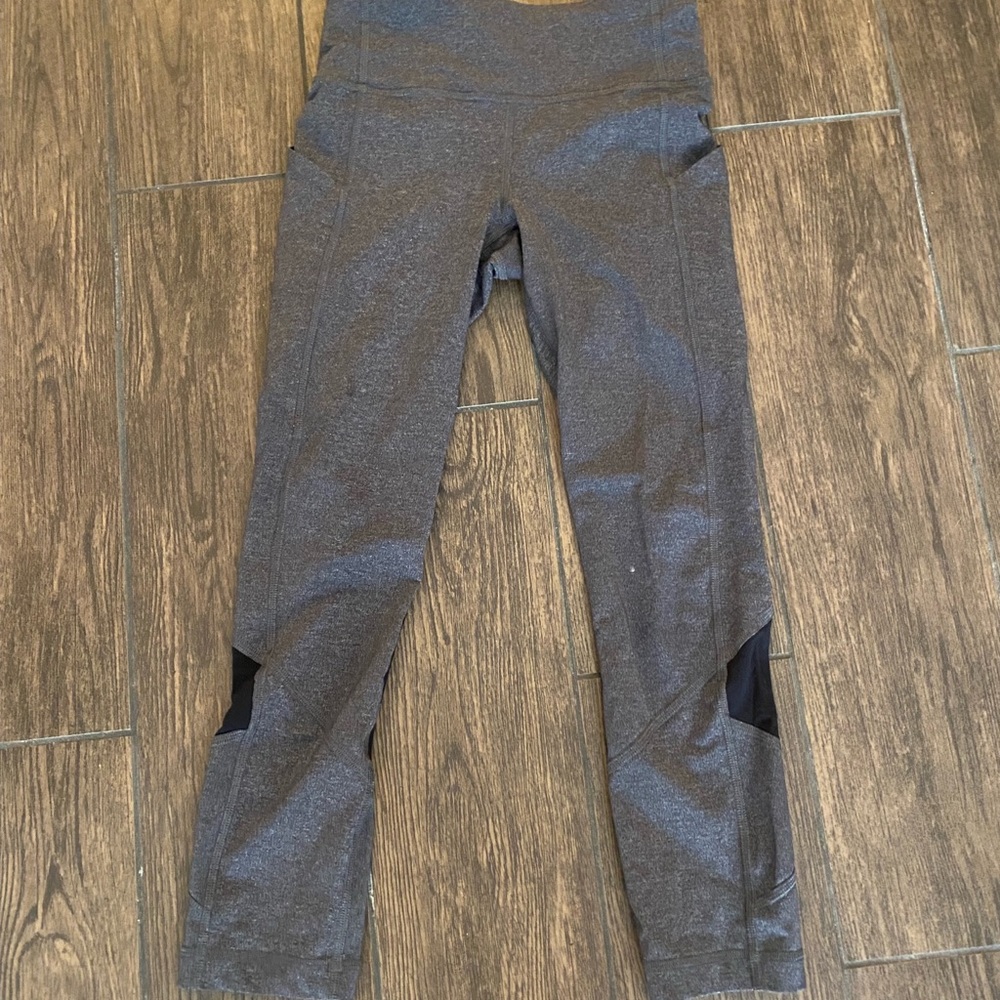 Lululemon size 2 cropped leggings